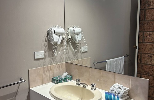Portarlington Hotel | Portarlington Beach Motel
