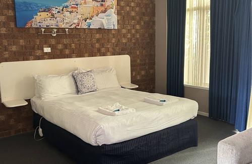 Portarlington Hotel | Portarlington Beach Motel