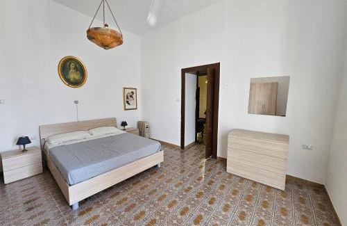 Monforte San Giorgio House | Portaterra - Spaziosa Casa con Bella Vista e Giardino