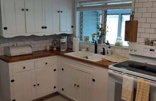 Eustis House | Porter's Porch