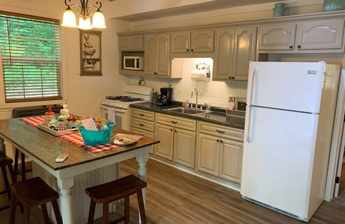 Gatlinburg - Pigeon Forge Cottage | Porter’s Cottage in the Woods. Near Dollywood & National Park!
