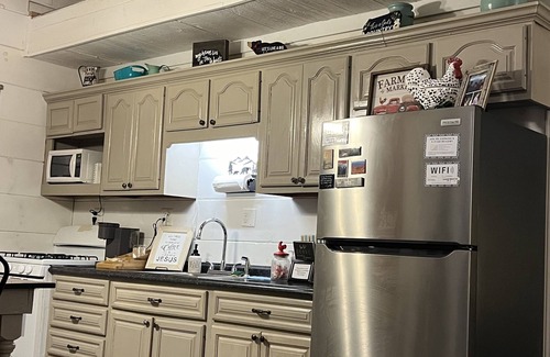 Gatlinburg - Pigeon Forge Cottage | Porter’s Cottage in the Woods. Near Dollywood & National Park!