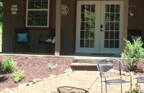 Gatlinburg - Pigeon Forge Cottage | Porter’s Cottage in the Woods. Near Dollywood & National Park!