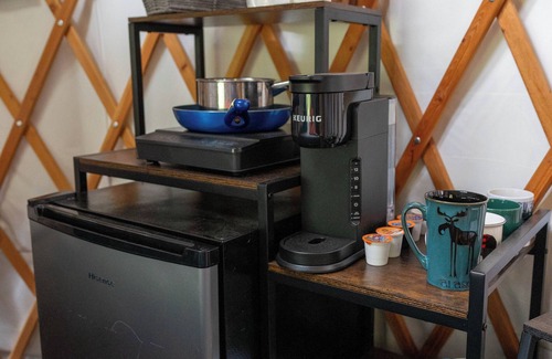 Bear Creek House | Porter’s Perch – Rustic Yurt Stay Near Seward