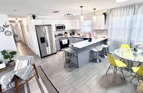 Downtown Miami House | PortHouse close to PortMiami & Wynwood 4BR/2BA/8pp