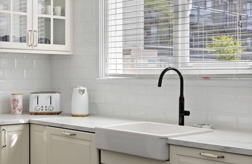 Geelong House | Portia Close to City Centre and Beach