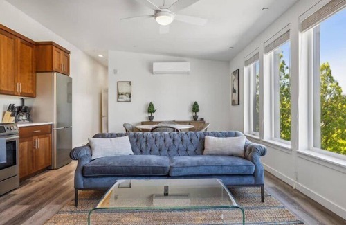 Buckman Neighborhood Apartment | Portland Retreat with Scenic Views and Fireplace