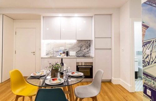 Lordelo do Ouro e Massarelos Apartment | Porto River Flat w/Patio by LovelyStay