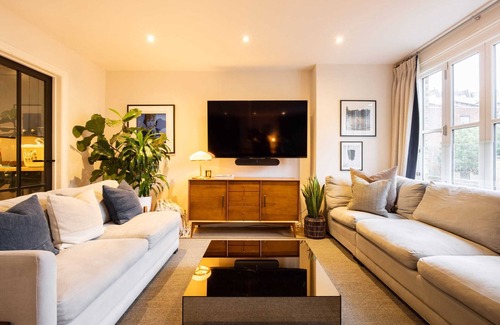 Notting Hill House | Portobello Mews House in Notting Hill