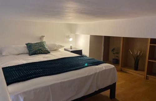 Colville Apartment | Portobello Road Artistic Studios 'BUDGET'