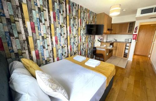 Colville Apartment | Portobello Road Artistic Studios 'BUDGET'