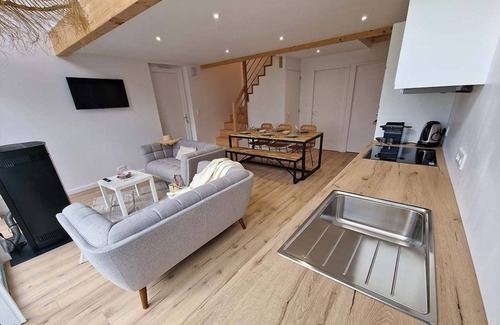 Ploudalmezeau House | Portsallaise poolside, 300m from the beach