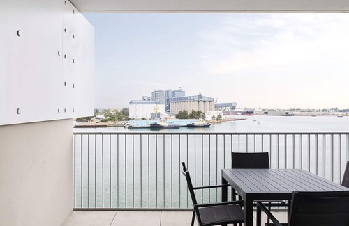 Newcastle Apartment | Portside on Honeysuckle - 1 bed option