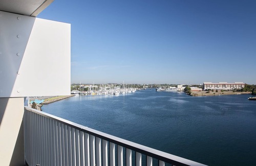Newcastle Apartment | Portside on Honeysuckle - 1 bed option