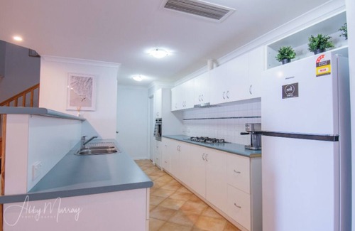 Geographe House | Portside Paradise –Marina-Front Retreat with Views