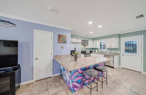 El Centro Beach House | Poseidon’s Paradise Beach House.nBeach, Pools, Art, Sleeps 6, 1000 sq ft.