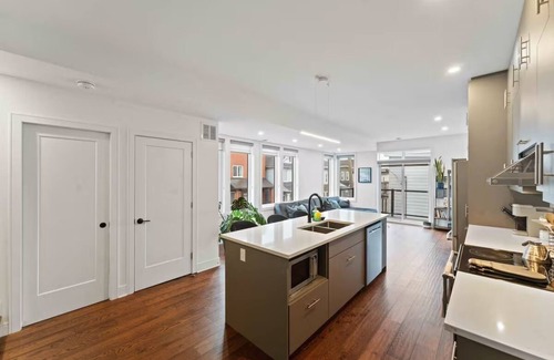 Little Italy House | Posh 2BD *Free Parking* | Little Italy