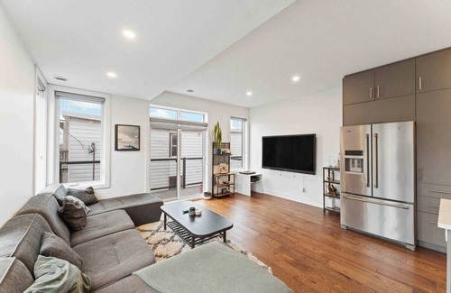 Little Italy House | Posh 2BD *Free Parking* | Little Italy