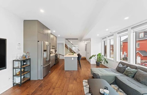 Little Italy House | Posh 2BD *Free Parking* | Little Italy