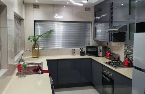 Bulawayo Apartment | Posh 3 Bed Guesthouse in Hillside With Pool - 2039