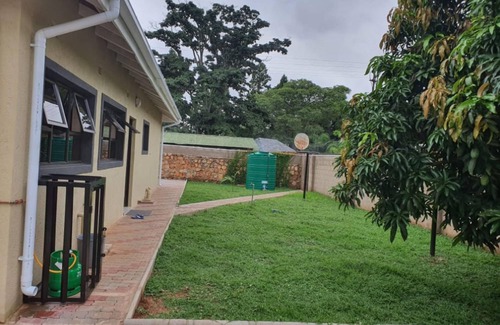 Bulawayo Apartment | Posh 3 Bed Guesthouse in Hillside With Pool - 2039