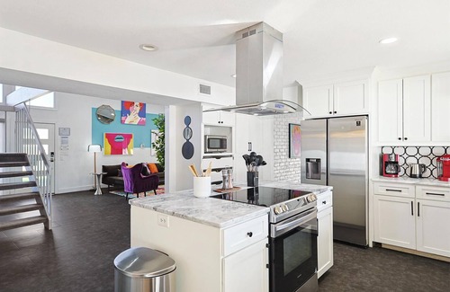 Grand Prairie House | Posh 5-BD w Pool, Hot Tub, Cinema, Patio, Foosball