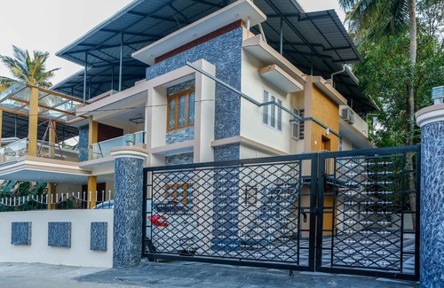 Thrissur House | Posh 6 BHK S at BELLJEM Homes in housing colony close to city