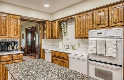 South Fork House | Posh mansion with antique decor, WiFi, & gas fireplace - near river and skiing