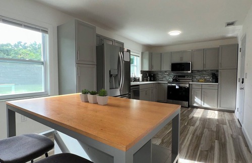Ocala House | Posh Playhouse-Fenced Retreat-Gym-PingPong-King Beds-Fully Equipped-250Mbps WiFi