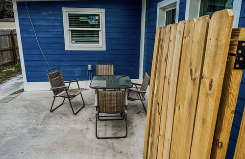 Fort Walton Beach House | Posh Princess Pad Close To Beach, Bases, and Shops In Central Fort Walton Beach.