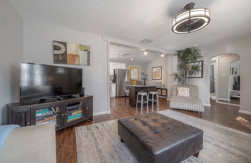Ybor City House | Posh spacious pool house in the Heights.