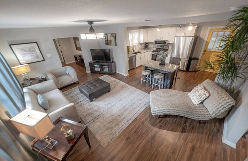 Ybor City House | Posh spacious pool house in the Heights.