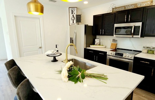 Jupiter House | POSHPADZ Presents Villa Tranquila- Private Pool & Tiki Close to Beach Sleeps 10
