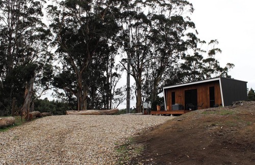 Allambee Cabin | Possum Hollow Retreat, 100 acres of natural bush for you to enjoy solely