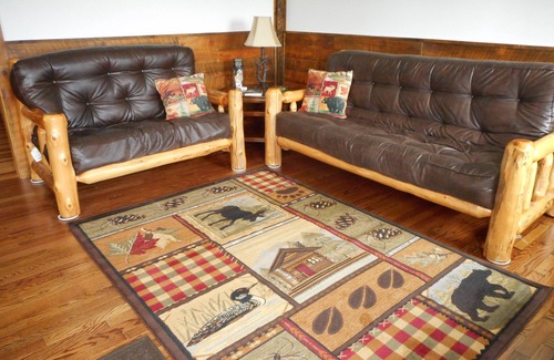 Shirley Cabin | Post and beam cabin with queen size and bunk