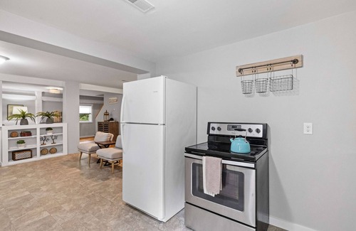 Bradford House | Post & Beam - 4 Bedroom 1 Bath Home On Pond - Shared 4 Bedrooms Available