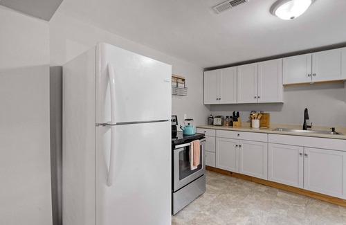 Bradford House | Post & Beam - 4 Bedroom 1 Bath Home On Pond - Shared 4 Bedrooms Available