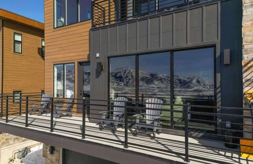 Hideout House | Postcard Views w/Luxury Touches & Hot Tub