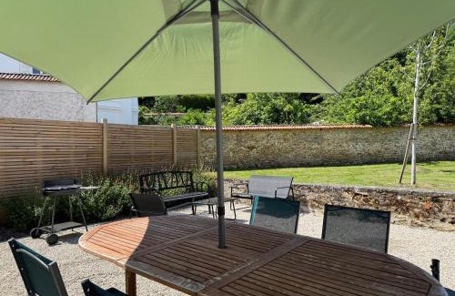 Saint-Martin-de-Brethencourt Apartment | Potentille - Village center apartment