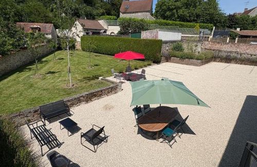 Saint-Martin-de-Brethencourt Apartment | Potentille - Village center apartment