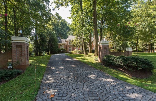 Potomac Villa | Potomac Mansion Close to Nature, Culture & DC