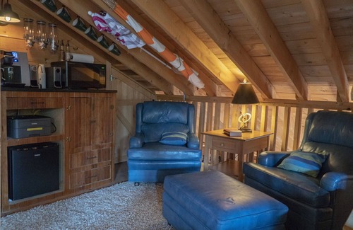 Oquossoc House | Potters Place Bunkhouse - Luxurious bunkhouse includes handicap accessible main floor living area