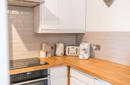 Bowness-on-Windermere Cottage | Pottery Gate - sleeps 4 in modern dog friendly cottage with parking and new bathroom