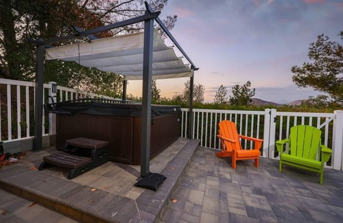 Poway House | Poway Retreat | Hot Tub, Big Back Deck & Games!
