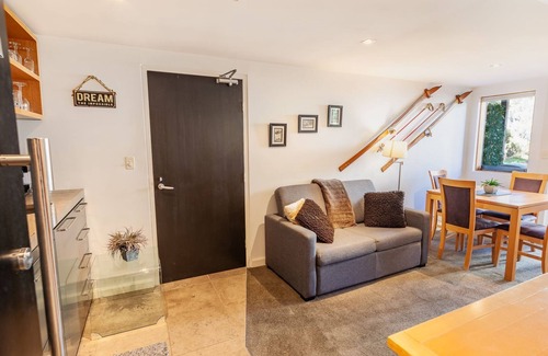 Thredbo Apartment | Powder 2A - Ground floor studio apartment close to Friday Flat