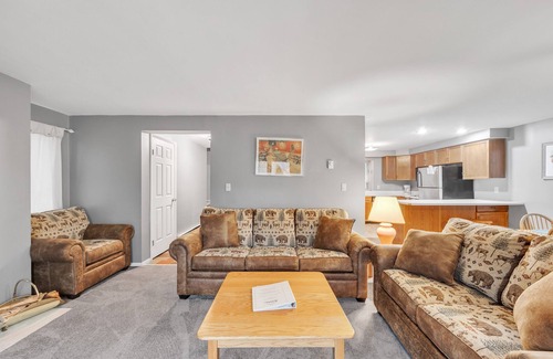 North Creek House | Powder Pass 11j - Cozy End Unit Retreat 3 Bedroom Townhouse by The Summit at Gore Mountain