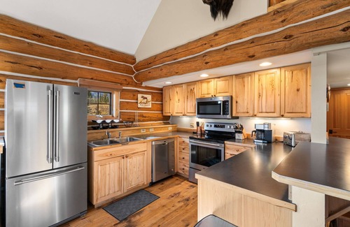 Powder Ridge House | Powder Ridge Cabin Ski In/Out Big Sky