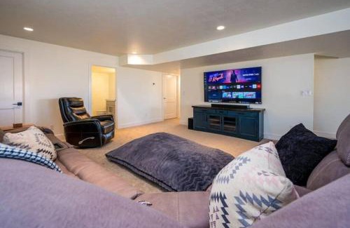 Eden House | Powder Ridge Escape with Hot Tub
