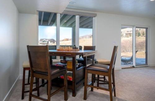 Eden House | Powder Ridge Escape with Hot Tub