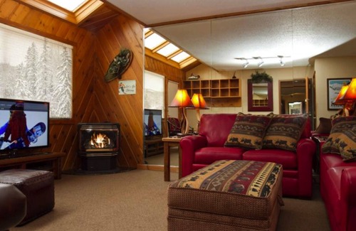 Bessemer Condo | Powderhorn Slopeside Luxury Chalet 2